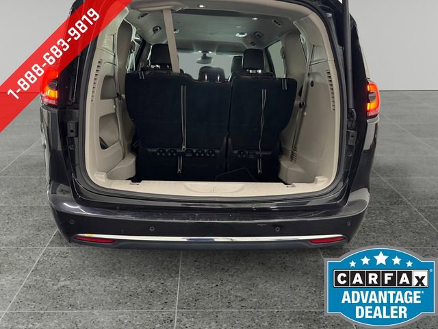 Used 2023 Chrysler Pacifica Touring-L FWD image 14
