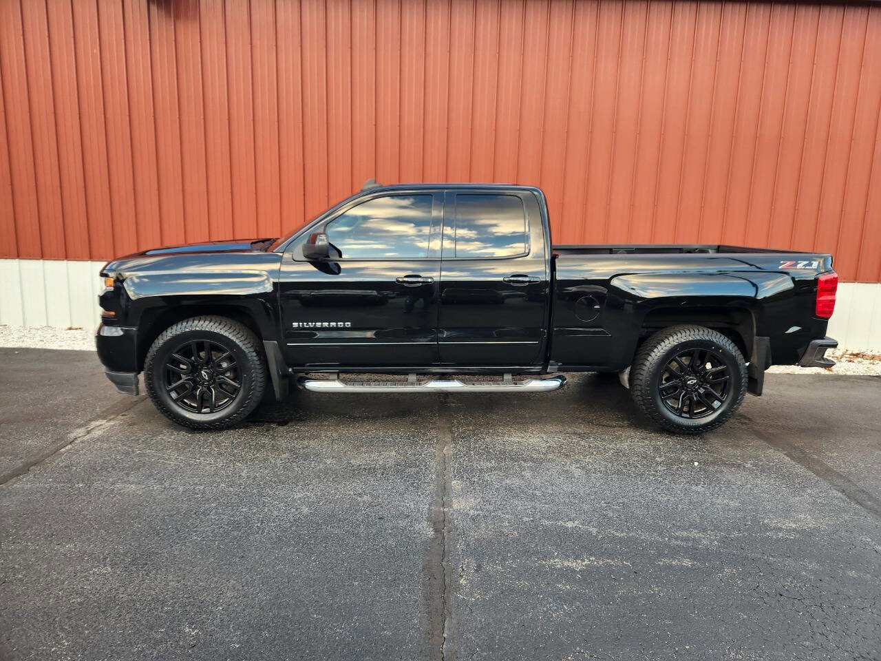 Used 2018 Chevrolet Silverado 1500 LT w/ All Star Edition image 2