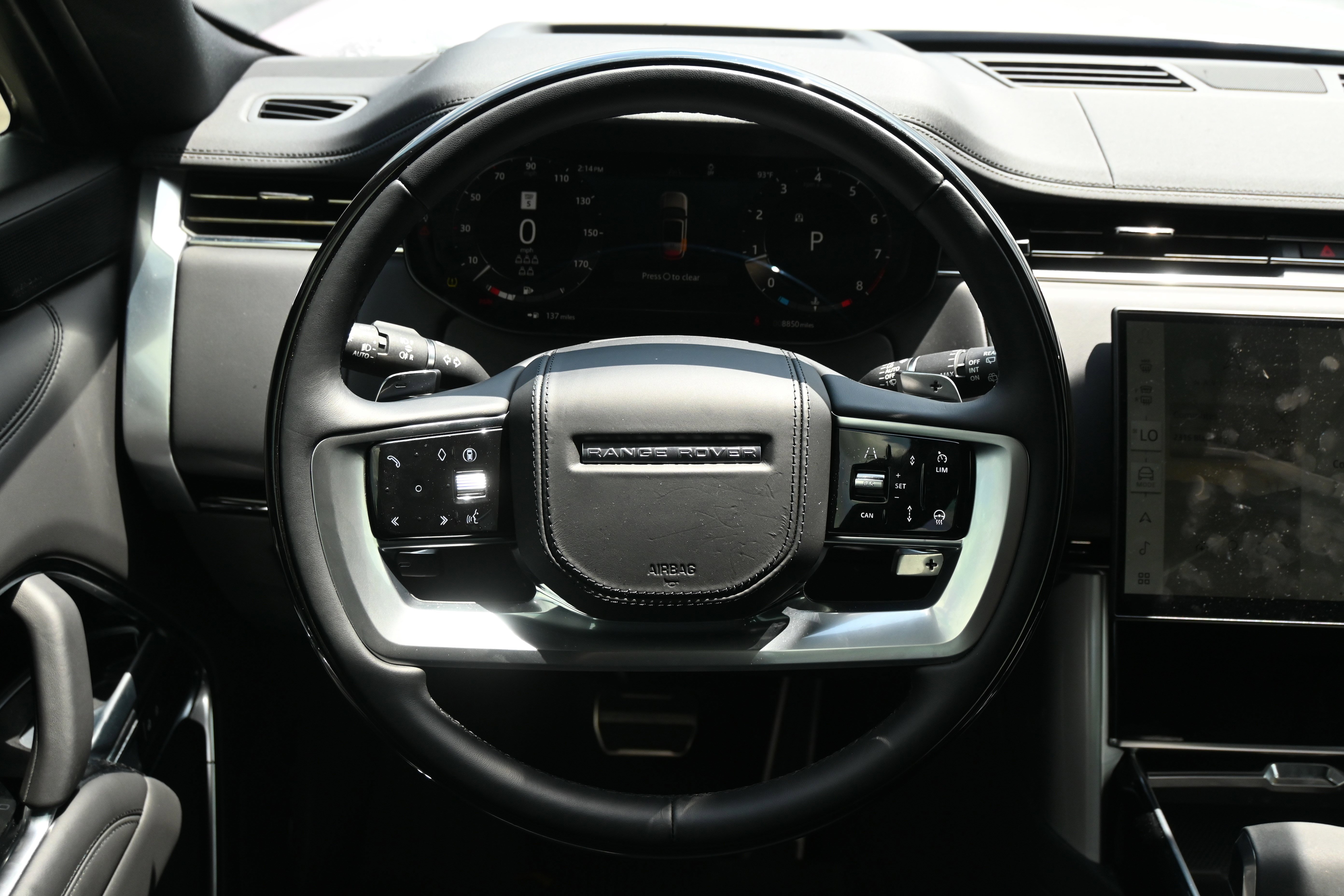 Used 2025 Land Rover Range Rover Long Wheelbase SE AWD/4WD image 6