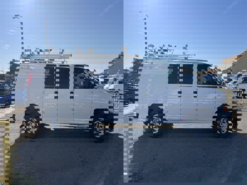 Used 2018 Chevrolet Express 2500 w/ Driver Convenience Package image 4