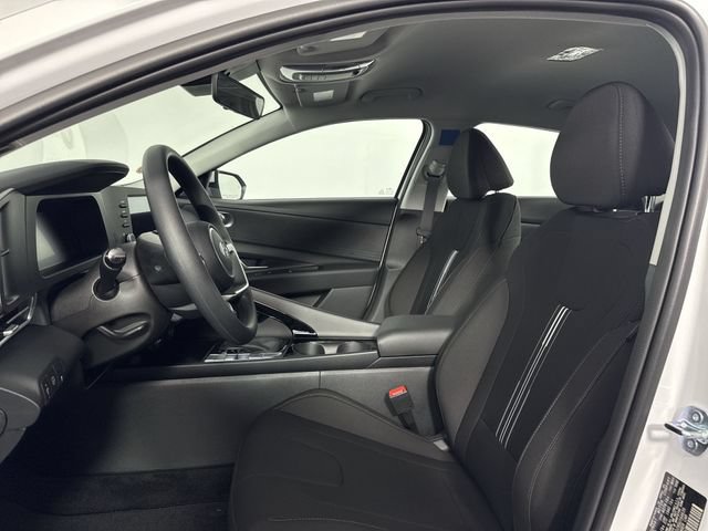 Used 2025 Hyundai Elantra Hybrid FWD image 21