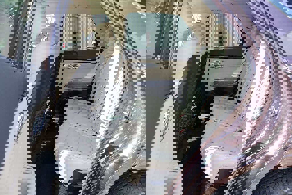 Used 2023 Genesis GV70 2.5T w/ Advanced Package image 9