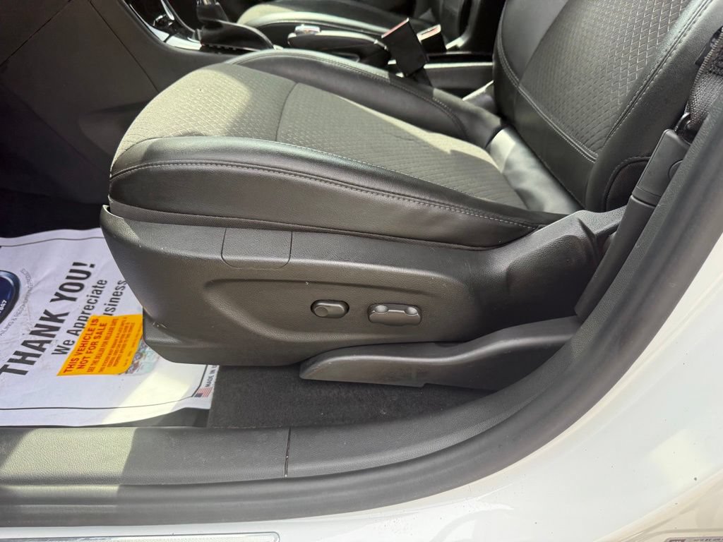 Used 2021 Buick Encore Preferred AWD/4WD image 27