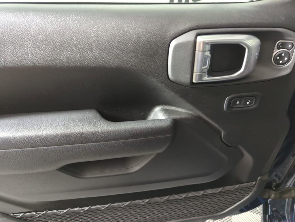 Used 2025 Jeep Wrangler Sport image 9