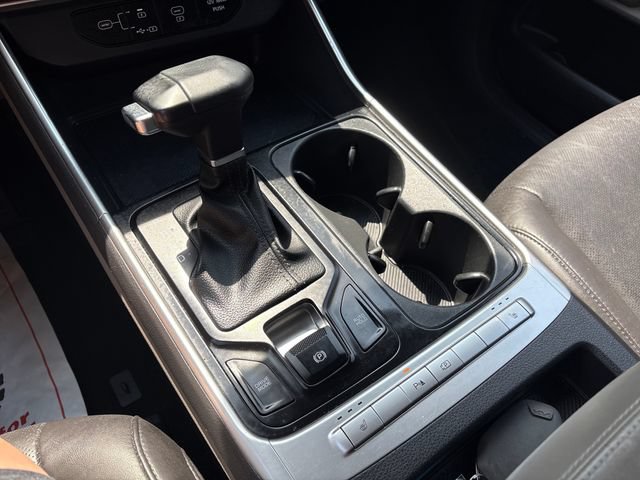 Used 2025 Kia Carnival FWD image 17