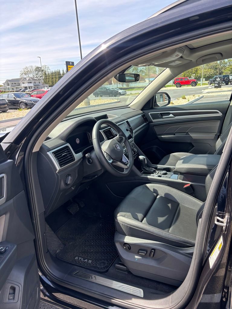 Used 2023 Volkswagen Atlas SE w/ Panoramic Sunroof Package image 13
