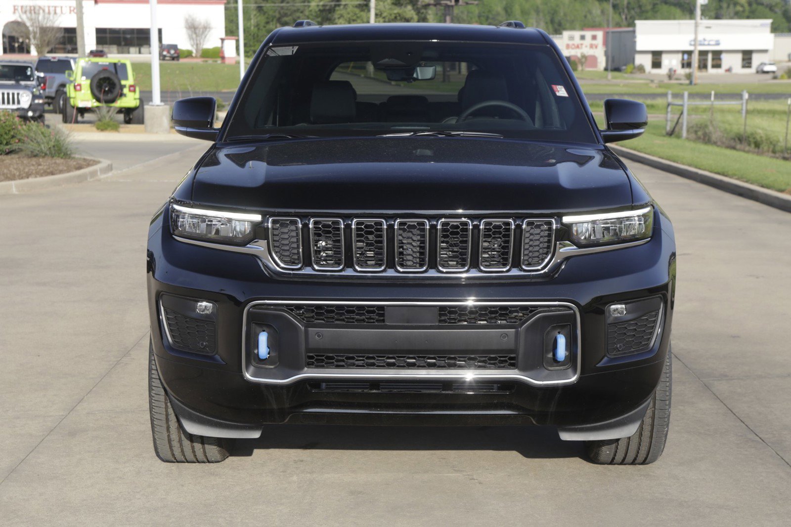 New 2022 Jeep Grand Cherokee Overland w/ Luxury Tech Group IV image 8