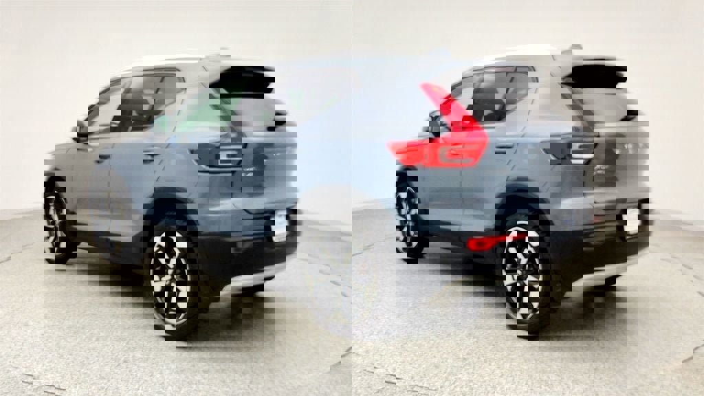 Used 2020 Volvo XC40 T5 Momentum image 7