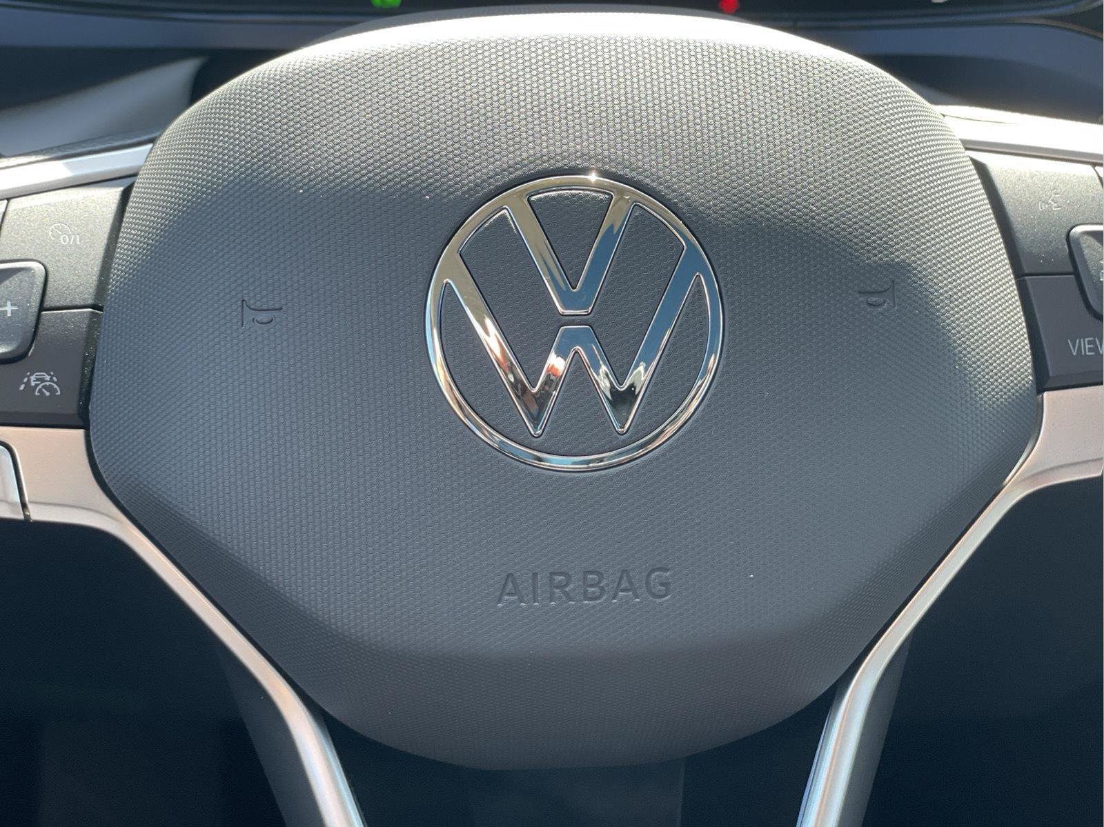 Used 2024 Volkswagen Taos SE w/ Panoramic Sunroof Package AWD/4WD image 30
