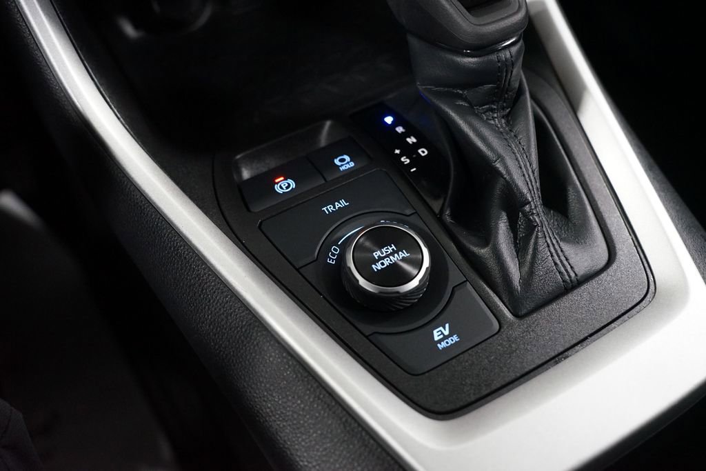 Certified 2022 Toyota RAV4 LE image 21