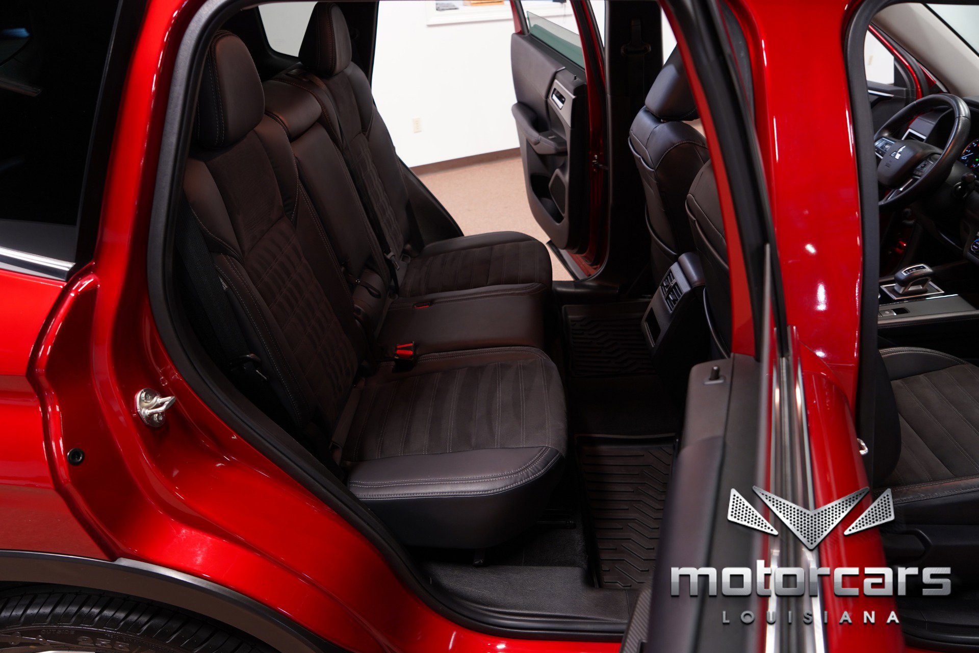 Used 2023 Mitsubishi Outlander SE image 37
