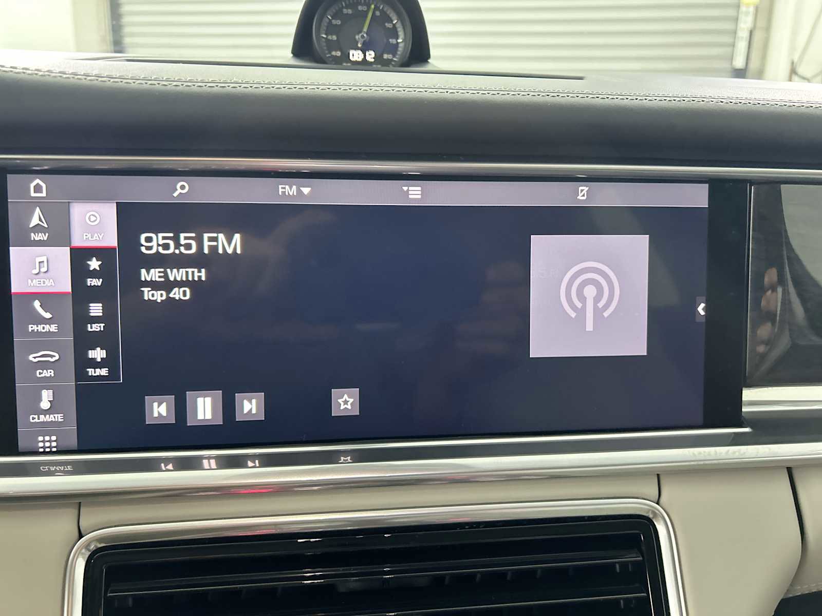 Used 2018 Porsche Panamera 4 Executive image 12