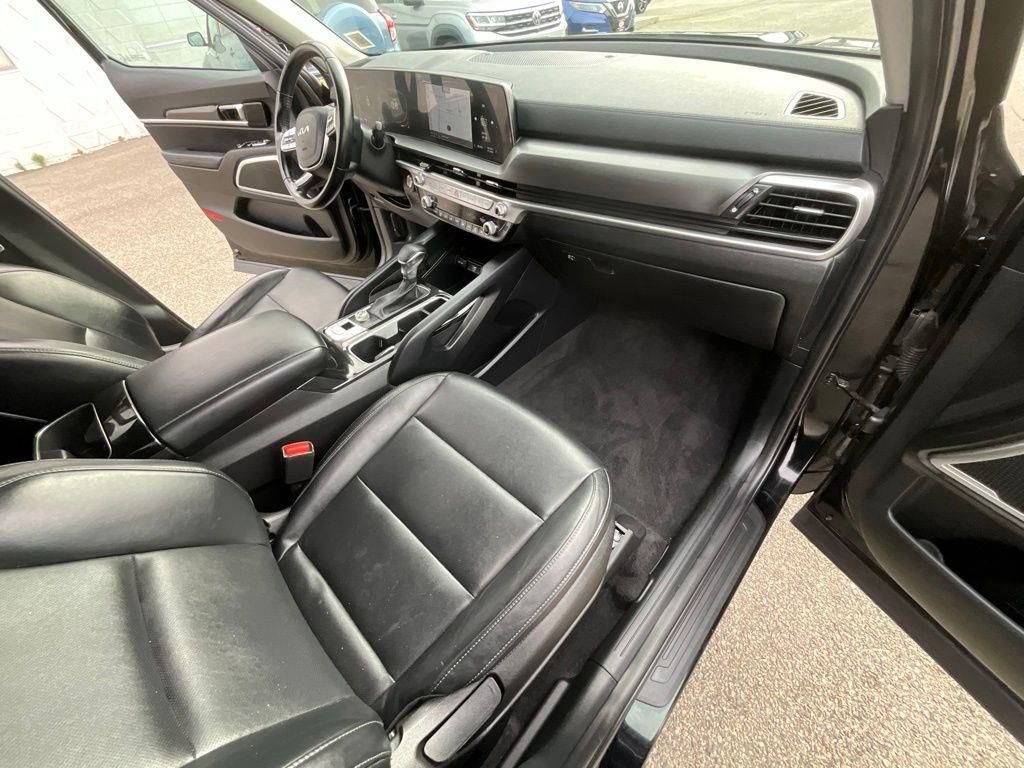 Used 2023 Kia Telluride LX image 33