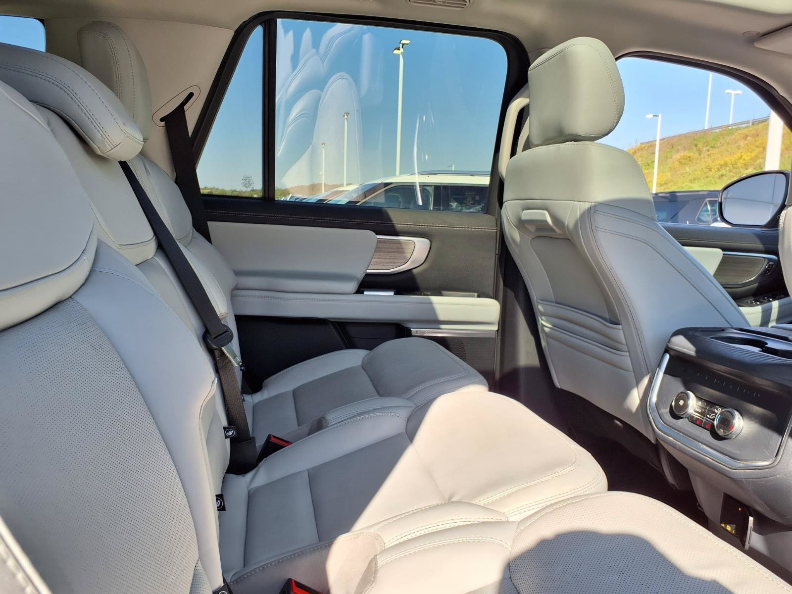 Used 2025 Ford Expedition Platinum AWD/4WD image 9