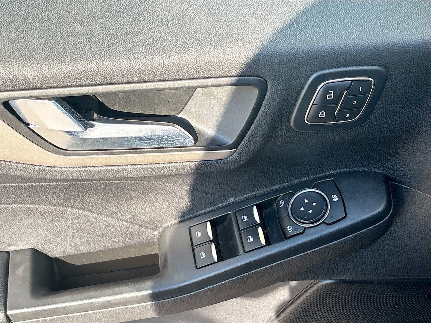 Used 2022 Ford Escape SEL w/ Technology Package FWD image 16