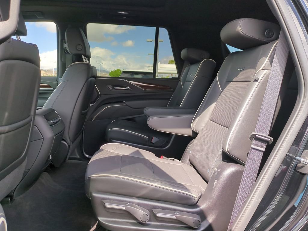 Certified 2024 Cadillac Escalade Premium Luxury AWD/4WD image 30