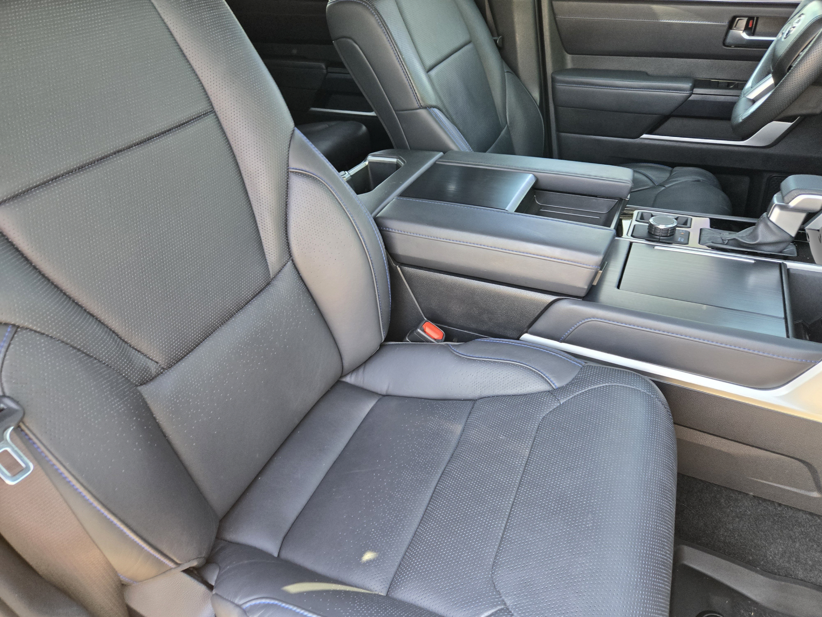 Used 2024 Toyota Sequoia Platinum AWD/4WD image 10