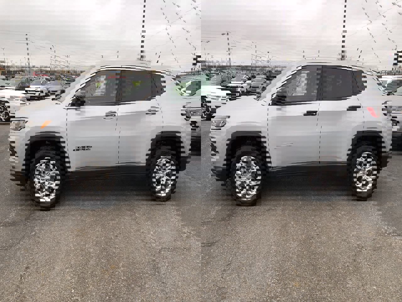 Used 2024 Jeep Compass Sport image 11