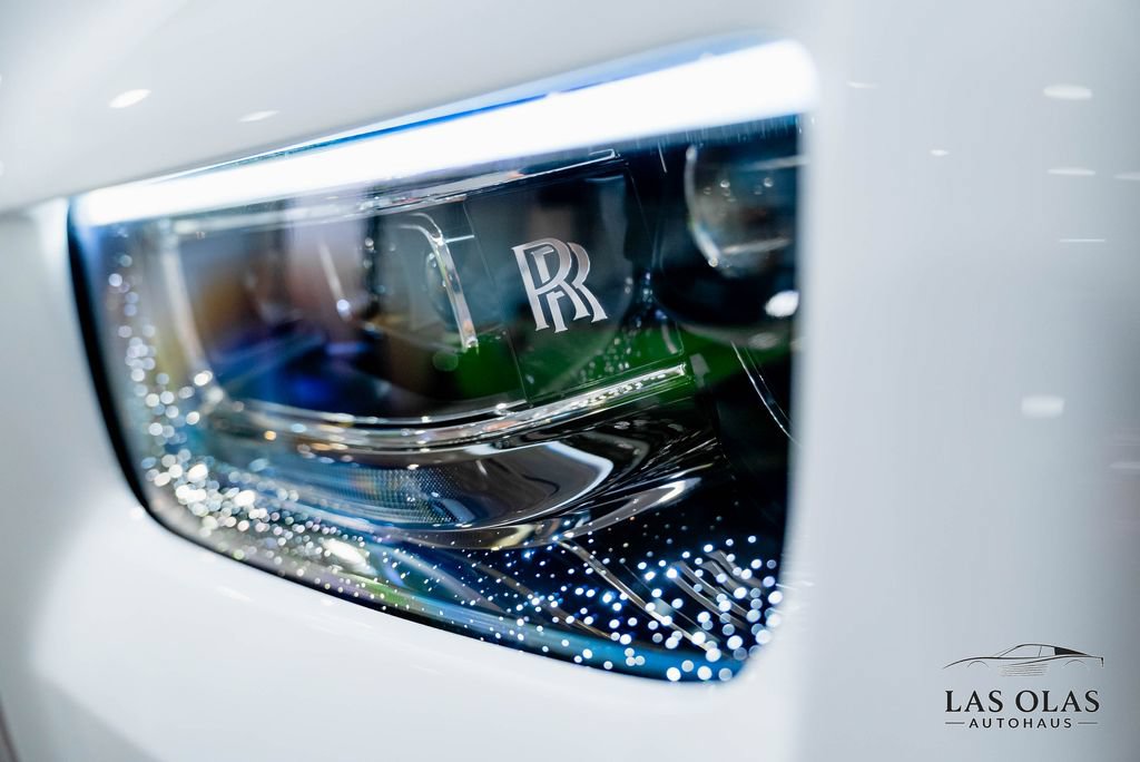Used 2024 Rolls-Royce Phantom Sedan RWD image 18