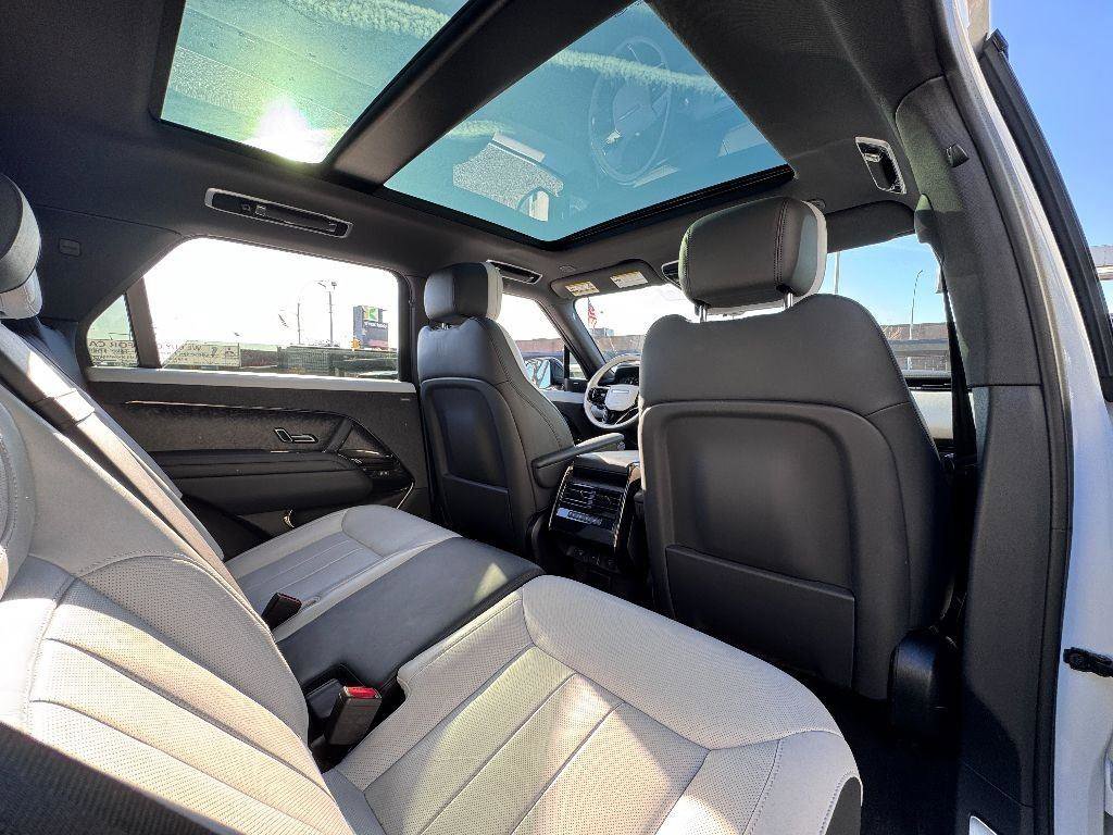 Used 2023 Land Rover Range Rover Sport SE Dynamic image 33