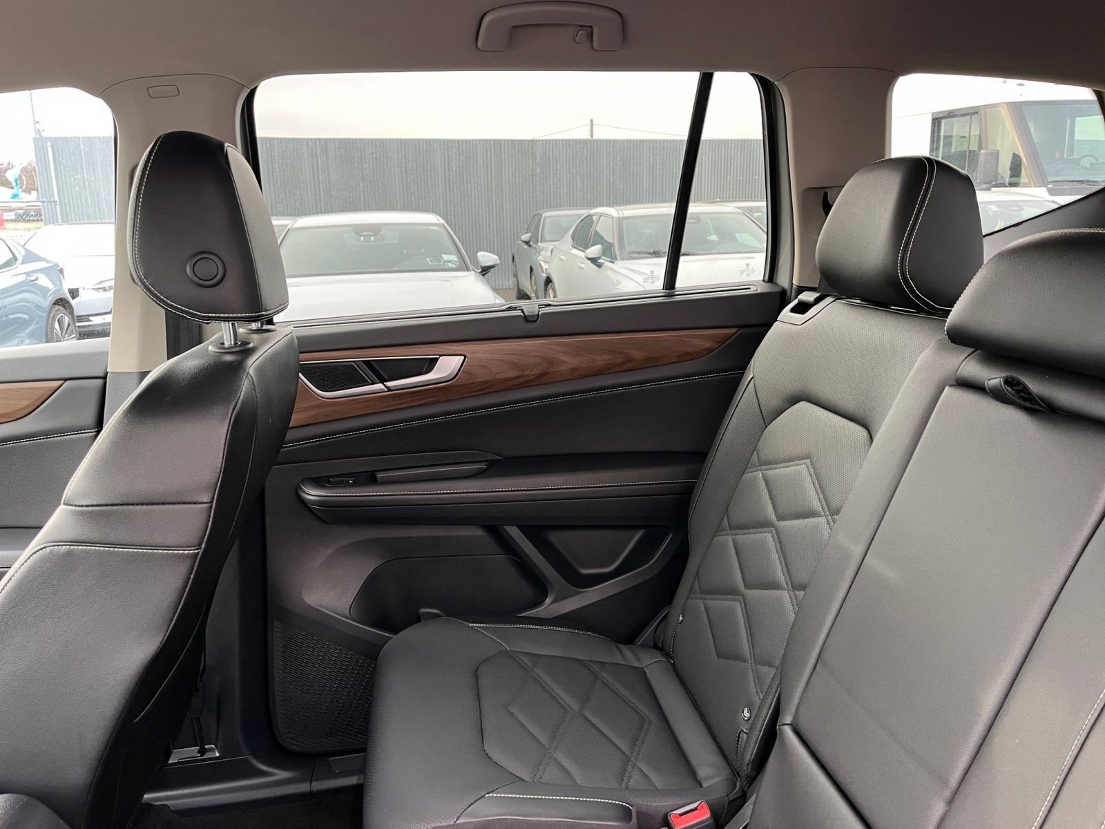 Used 2025 Volkswagen Atlas SE image 39