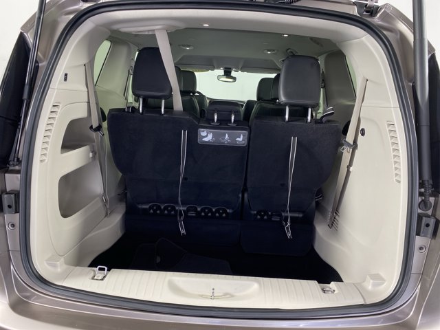 Used 2017 Chrysler Pacifica Touring-L w/ Tire & Wheel Group FWD image 33