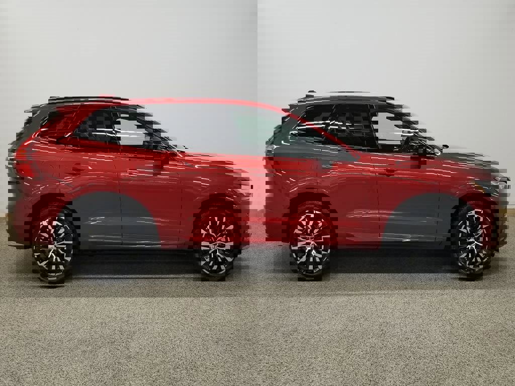 New 2025 Volvo XC60 B5 Plus w/ Climate Package image 2