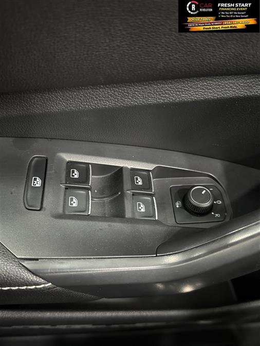 Used 2024 Volkswagen Jetta SE FWD image 32