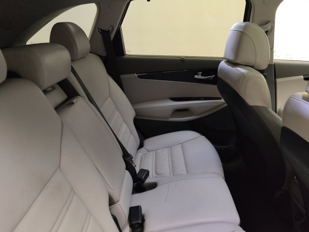Used 2017 Kia Sorento SX image 19