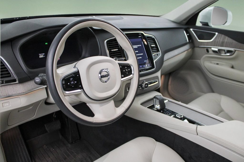 Certified 2024 Volvo XC90 B6 Plus w/ Protection Package Premier AWD/4WD image 2