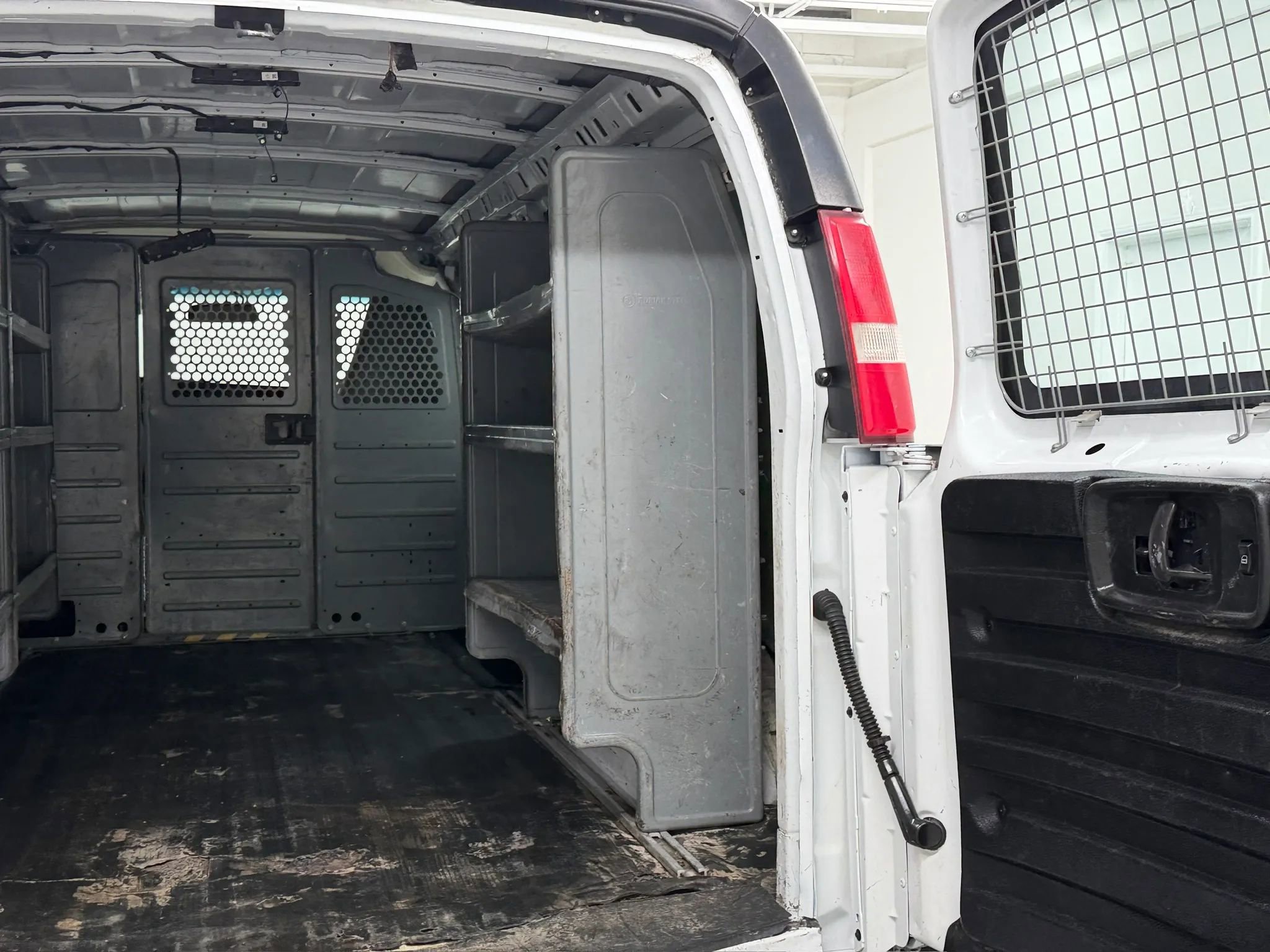 Used 2018 Chevrolet Express 3500 Extended w/ Driver Convenience Package RWD image 22