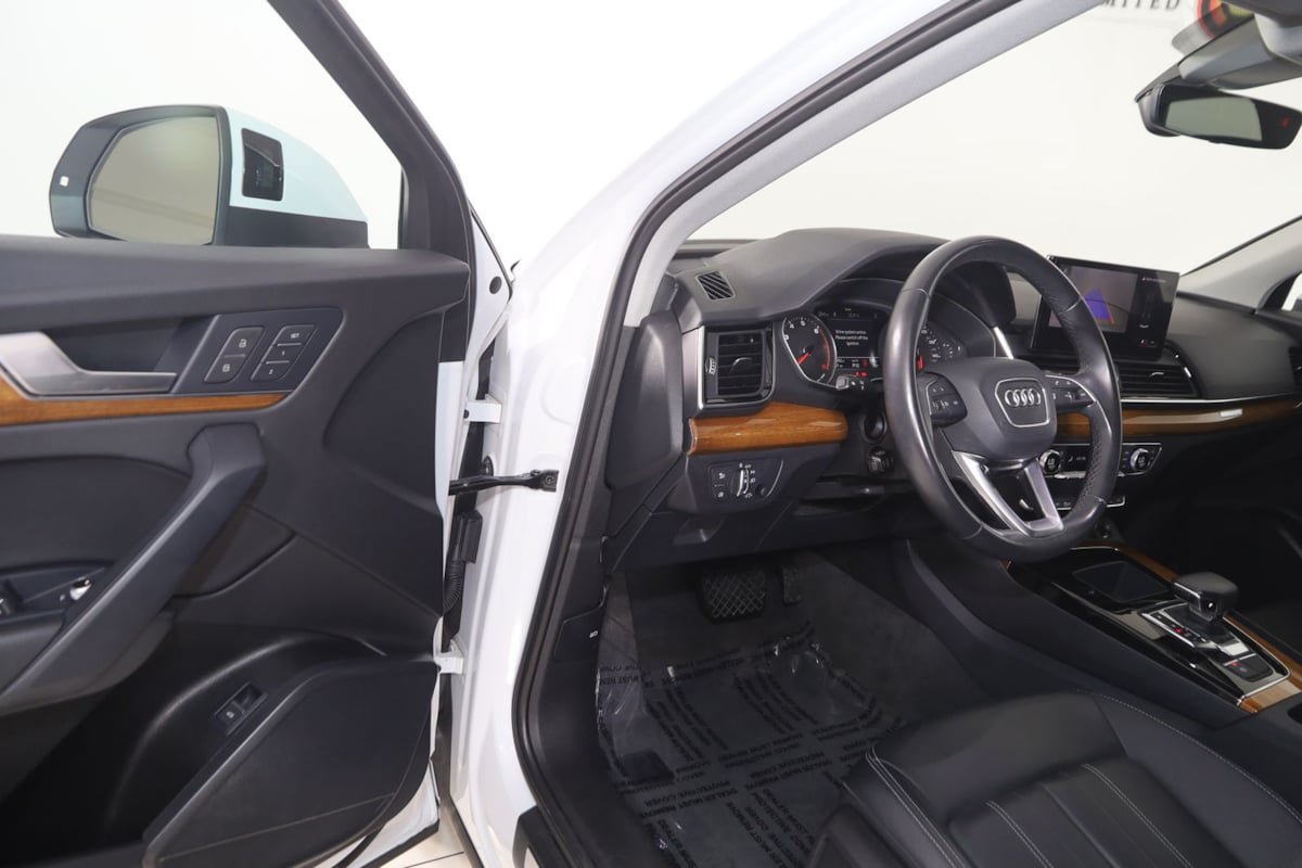 Used 2023 Audi Q5 2.0T Premium w/ Convenience Package AWD/4WD image 44