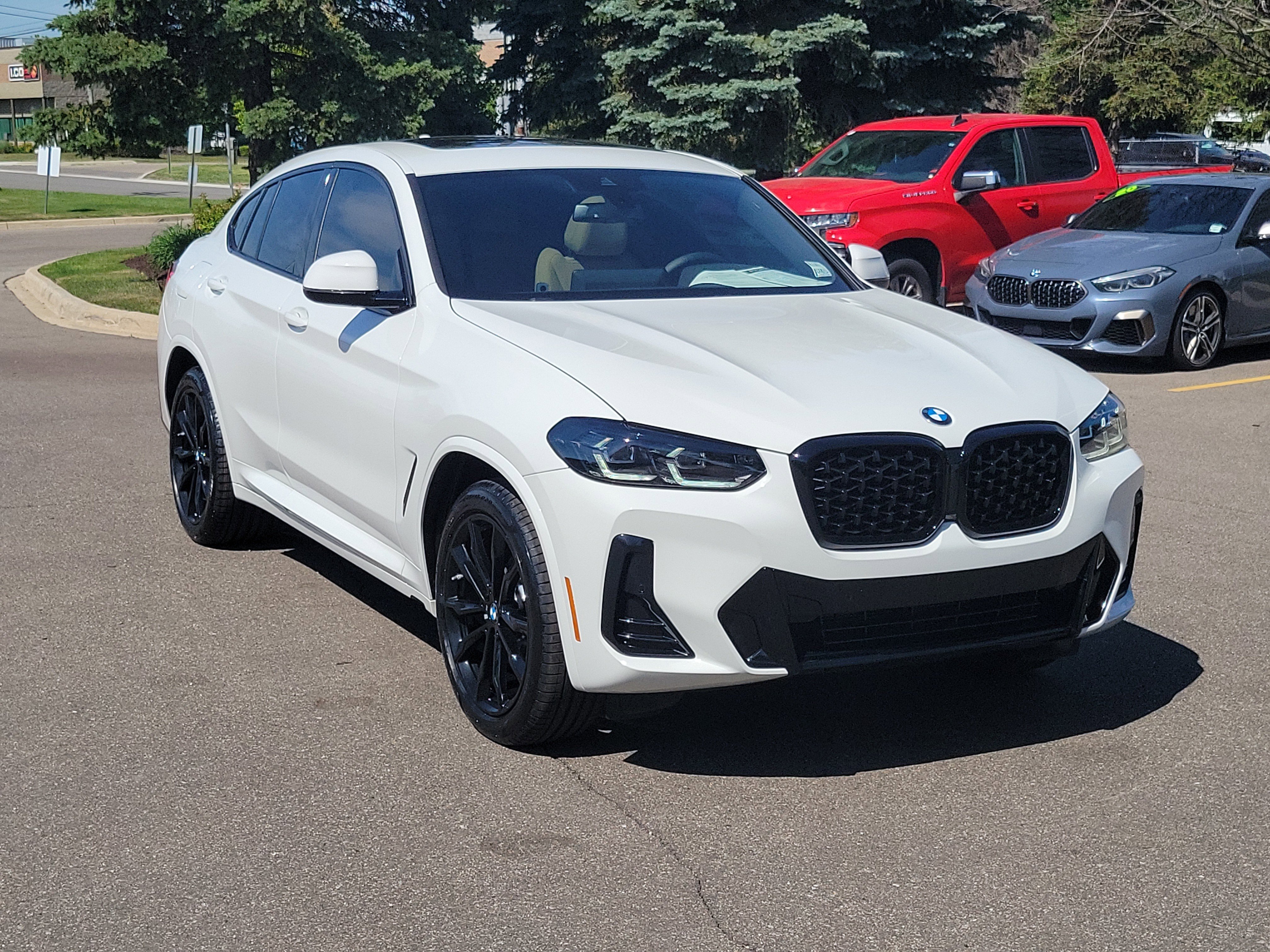 Certified 2024 BMW X4 xDrive30i w/ M Sport Package AWD/4WD image 3