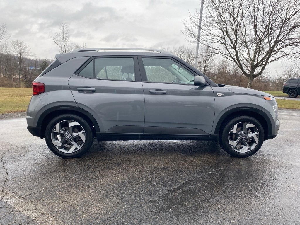 Used 2023 Hyundai Venue SEL image 2
