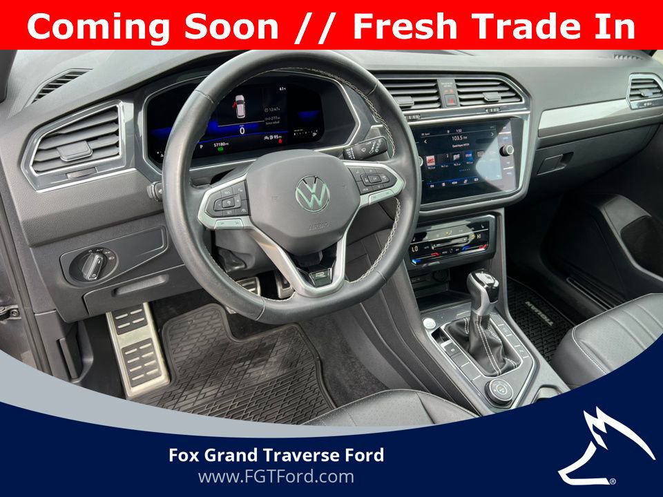 Used 2023 Volkswagen Tiguan SE R-Line AWD/4WD image 16