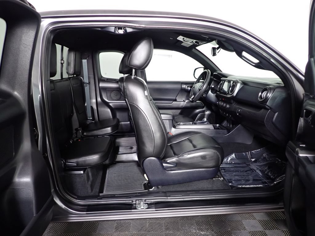 Used 2019 Toyota Tacoma TRD Off-Road AWD/4WD image 32
