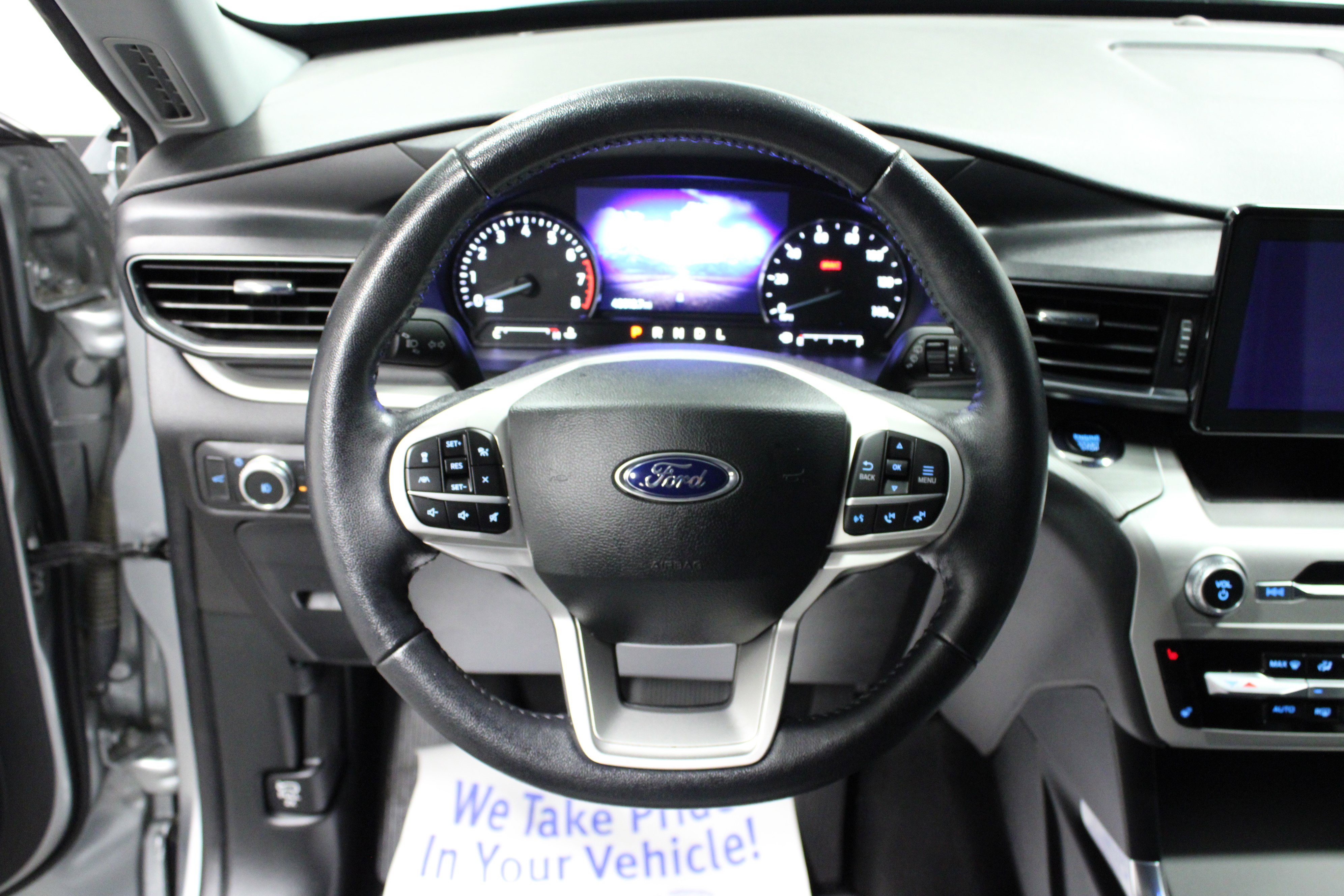 Used 2022 Ford Explorer XLT w/ Equipment Group 202A image 18