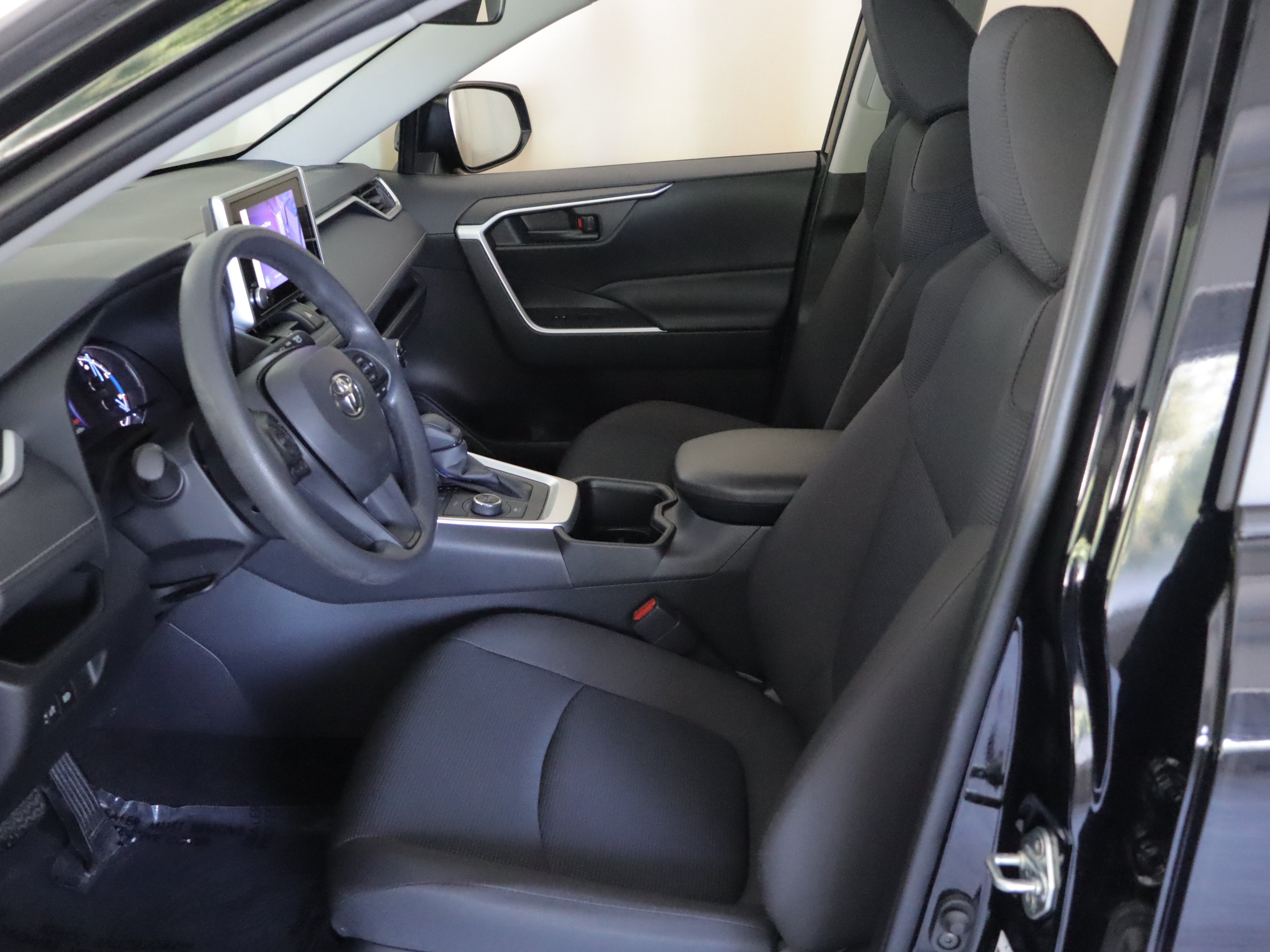 Used 2025 Toyota RAV4 LE AWD/4WD image 7