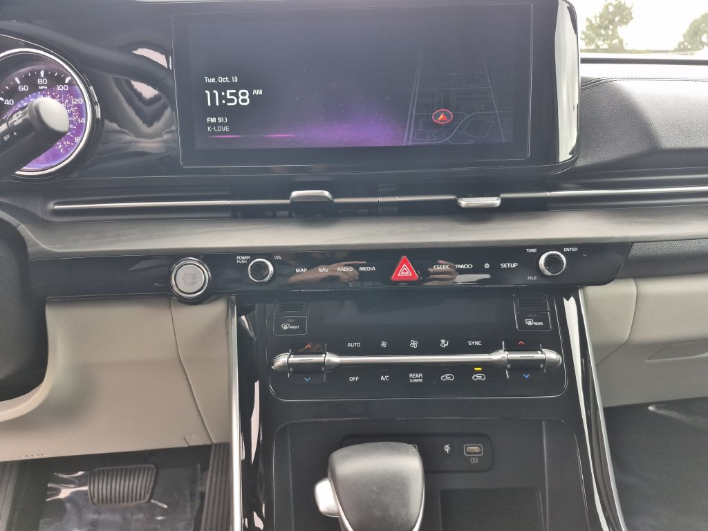 Certified 2024 Kia Carnival EX FWD image 9