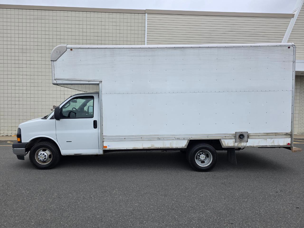 Used 2019 Chevrolet Express 3500 w/ Power Convenience Package RWD image 4