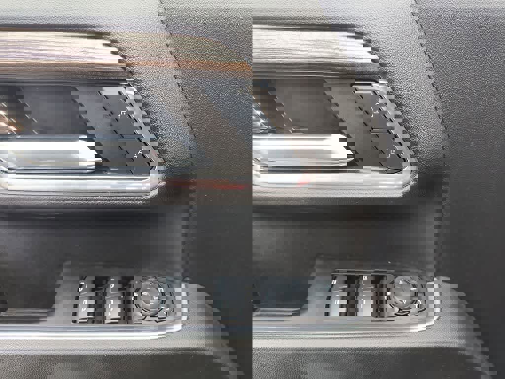 Used 2024 Chevrolet Silverado 2500 LT image 13