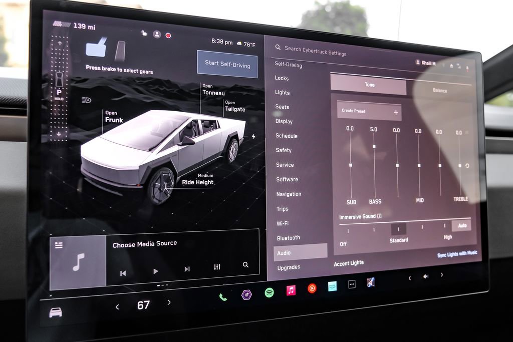 Used 2024 Tesla Cybertruck AWD Crew Cab image 30