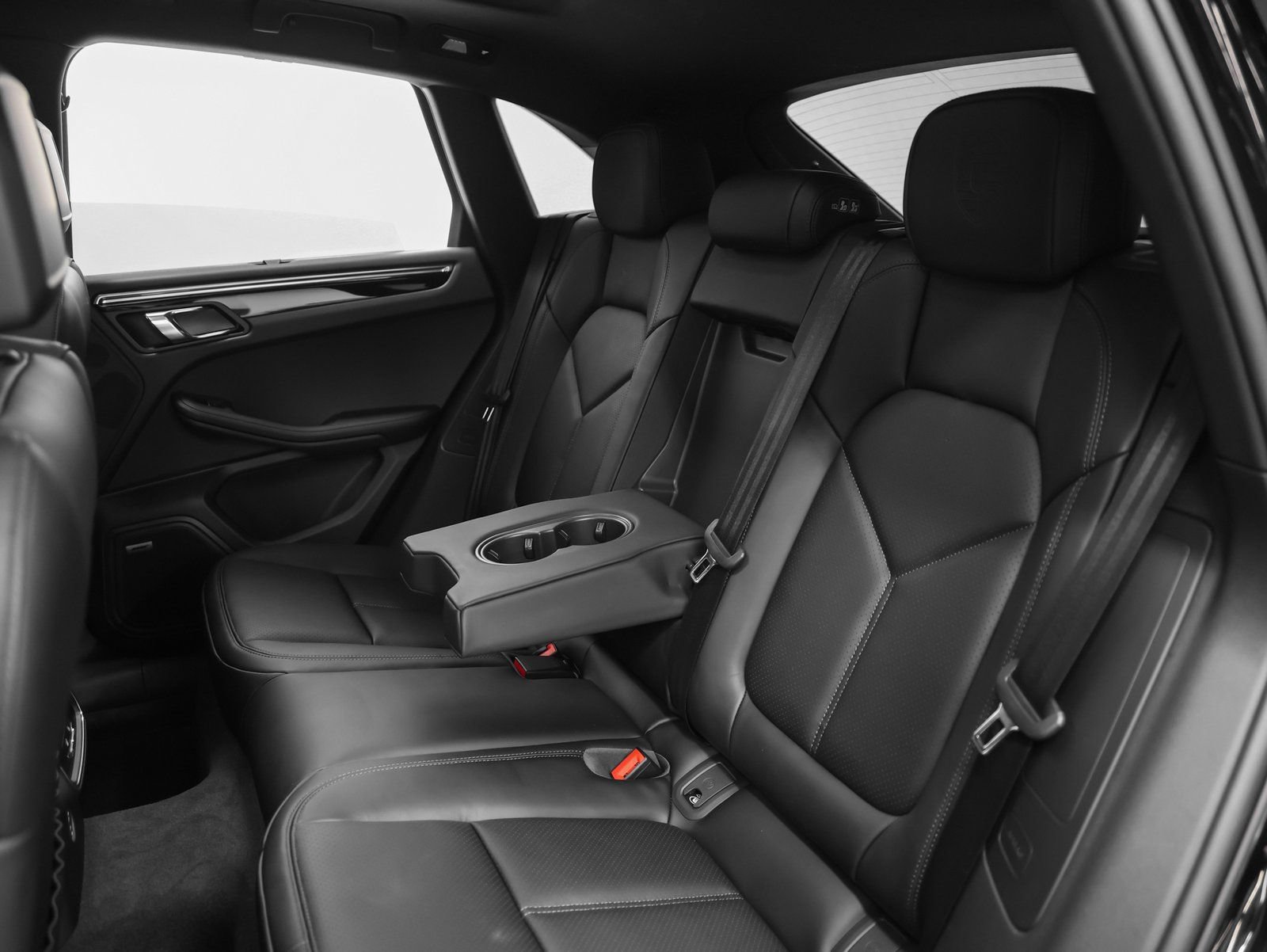 Certified 2026 Porsche Macan AWD/4WD image 46