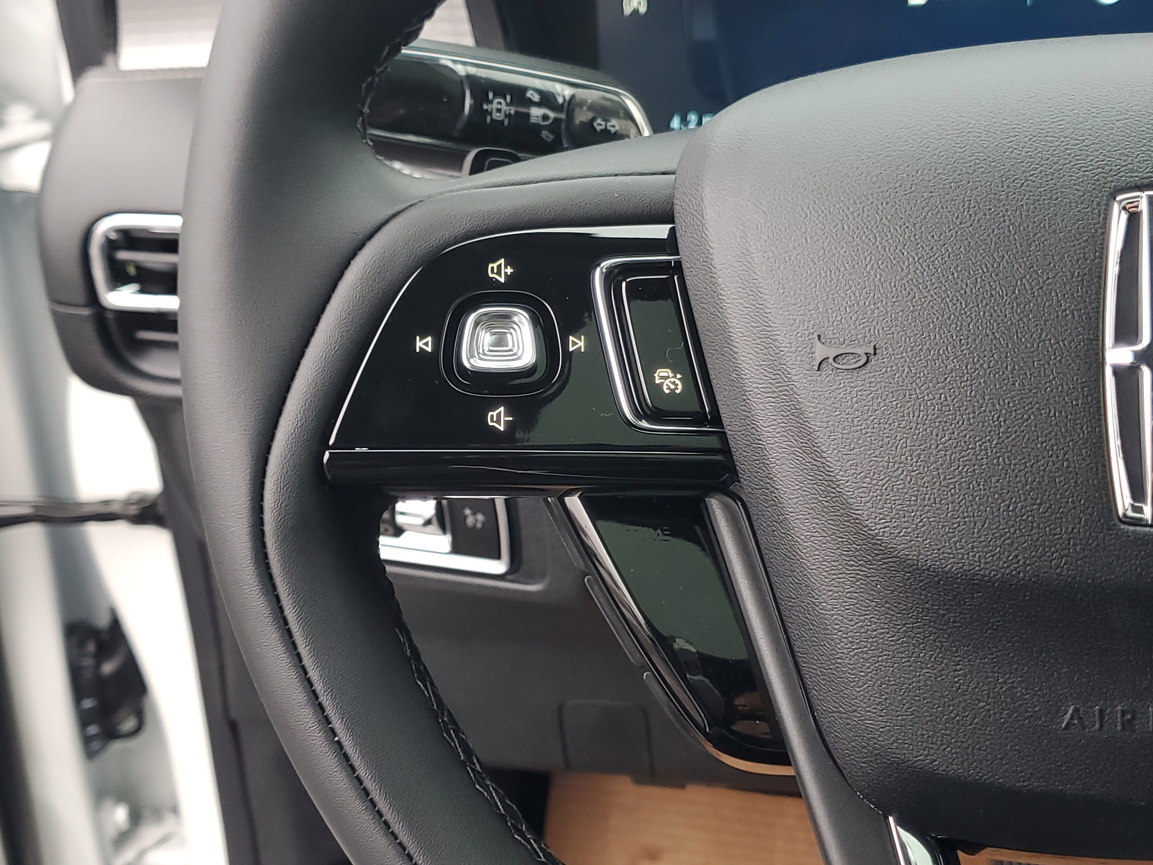 New 2026 Lincoln Corsair Premiere image 17