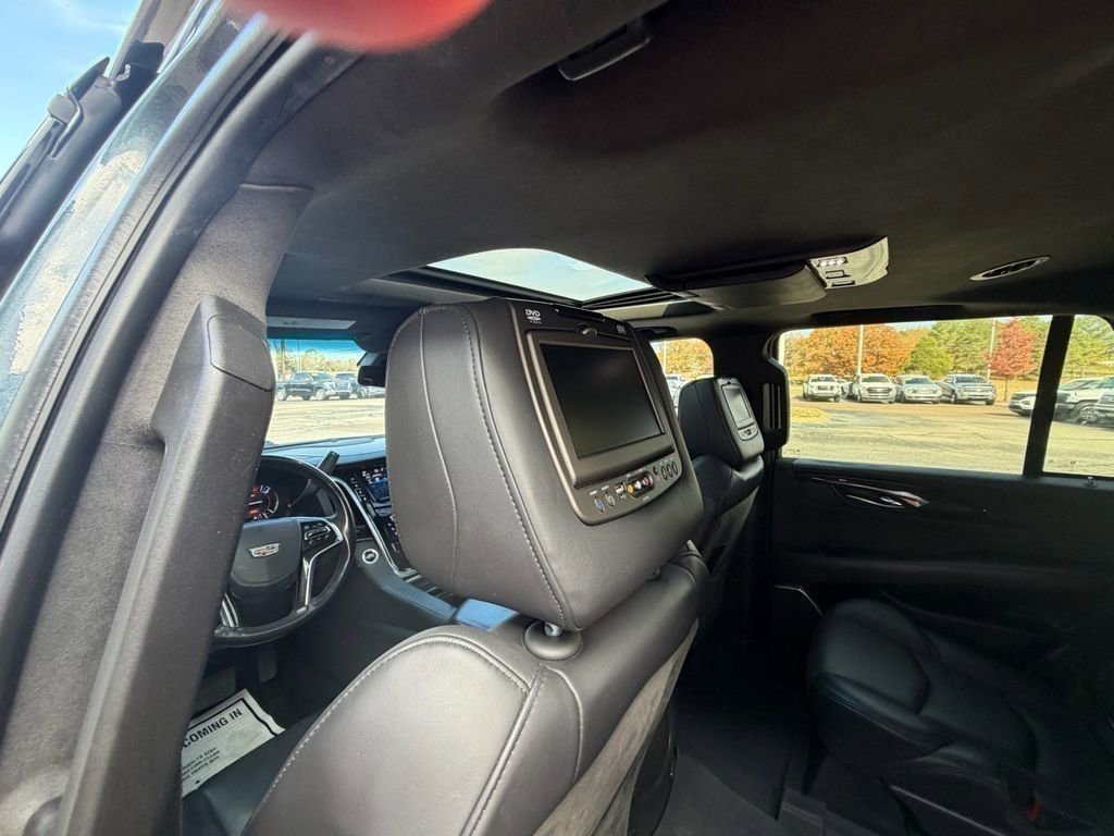 Used 2019 Cadillac Escalade Platinum image 16