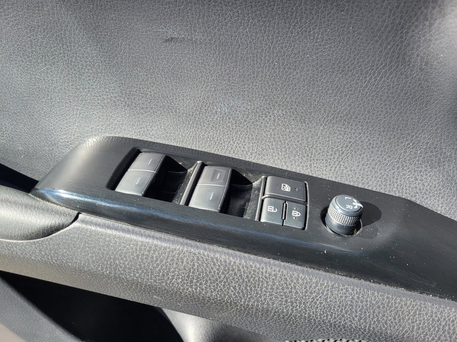 Used 2025 Toyota Camry LE image 13