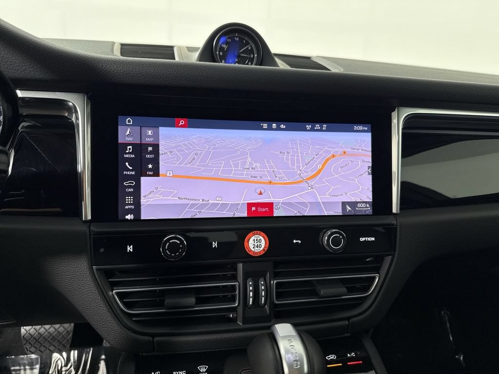 Certified 2025 Porsche Macan S AWD/4WD image 26