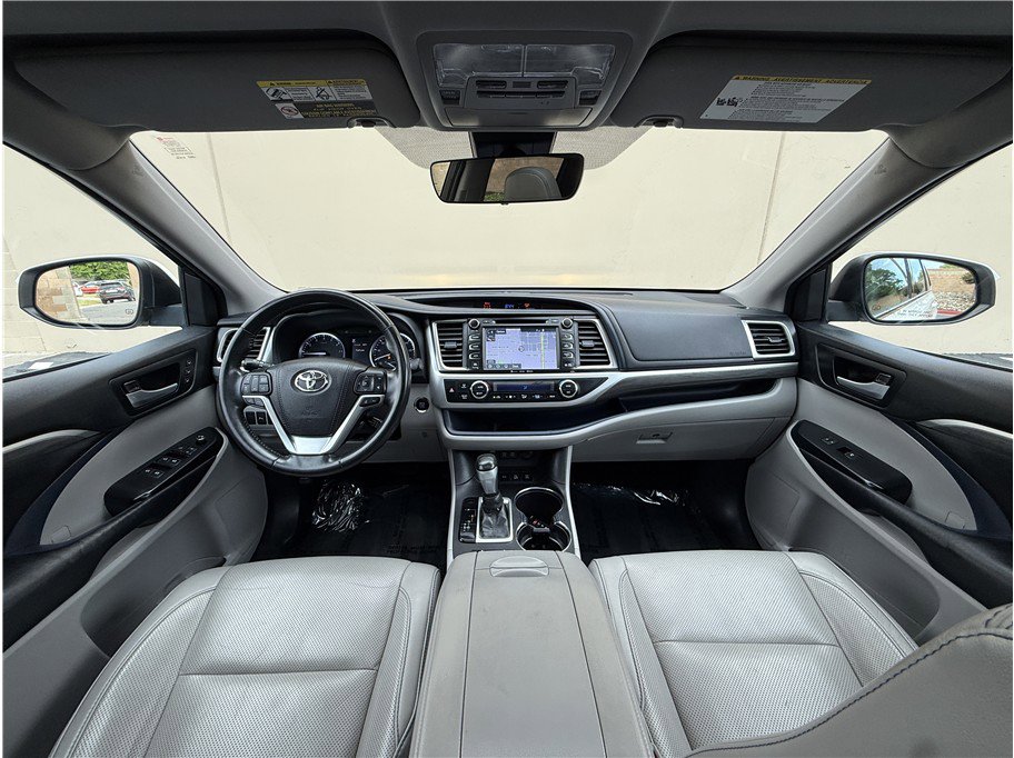 Used 2018 Toyota Highlander Limited AWD/4WD image 8