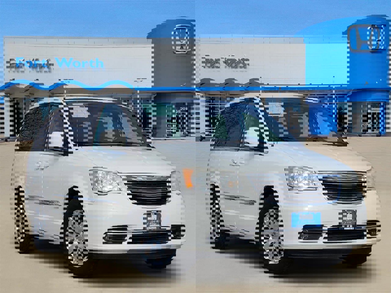 Used 2011 Chrysler Town & Country Touring-L image 1