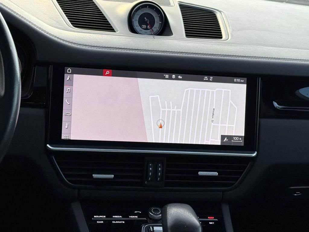 Used 2020 Porsche Cayenne Turbo image 10